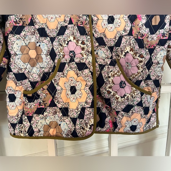 Quilted patchwork floral lightweight jacket convertible vest! - Picture 5 of 8